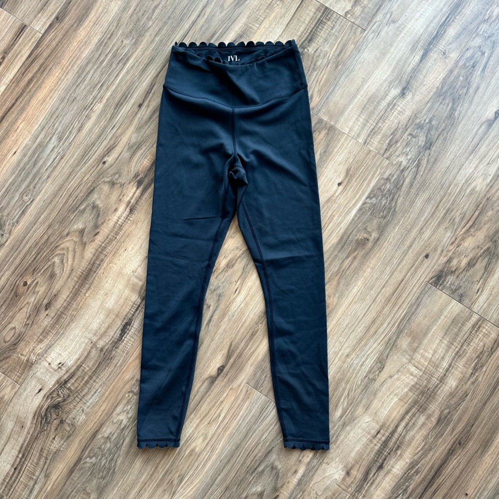 IVL black scallop leggings
